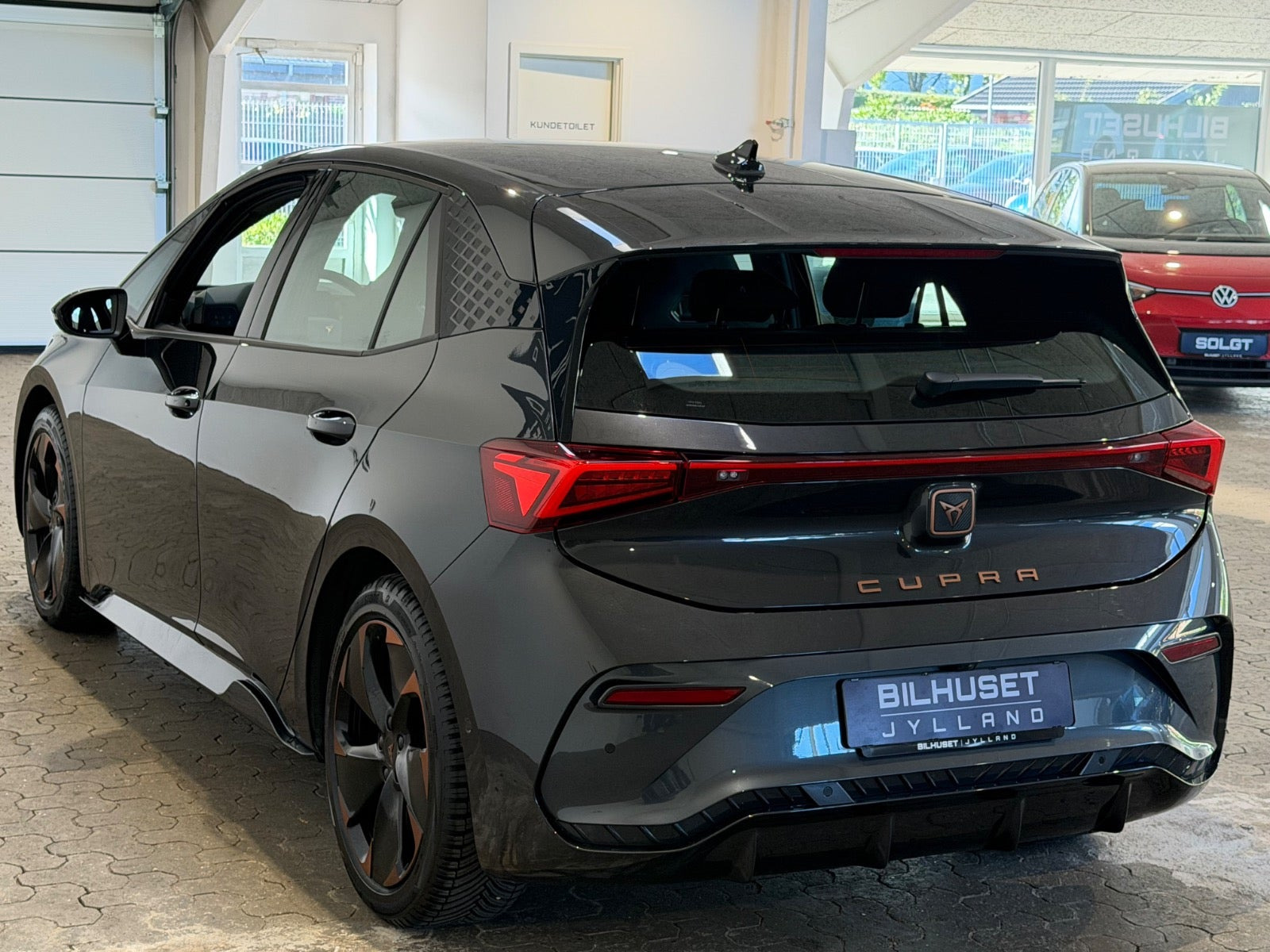 Grå Cupra Born fra 2023