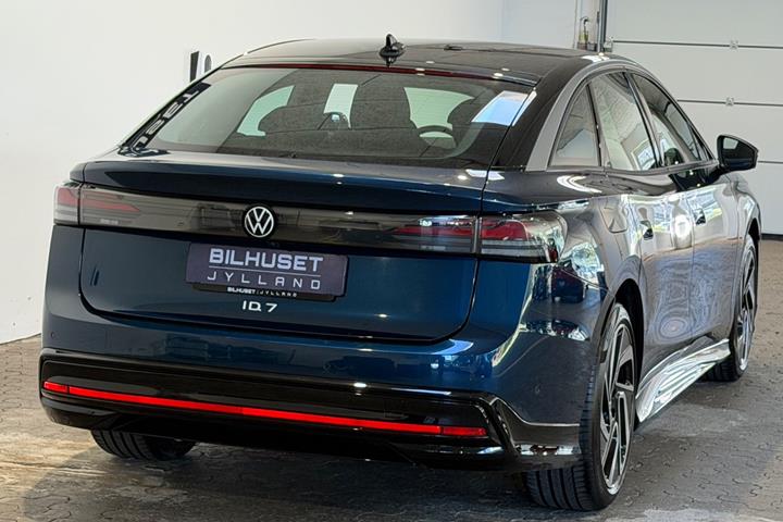 Blå VW ID.7 fra 2024