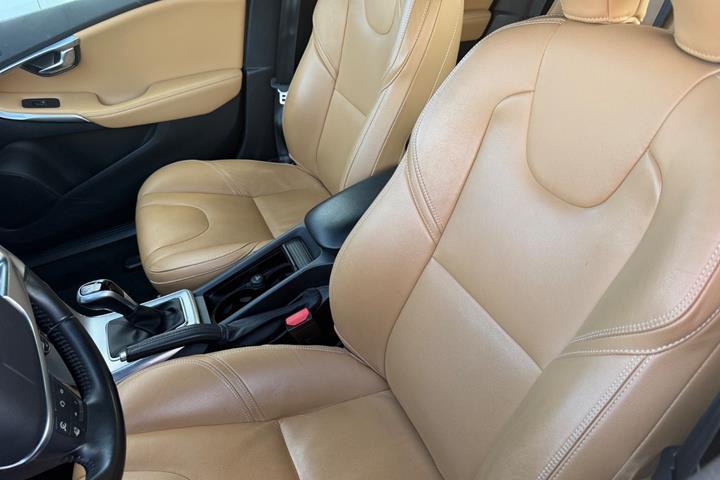 Hvid Volvo V40 CC fra 2018