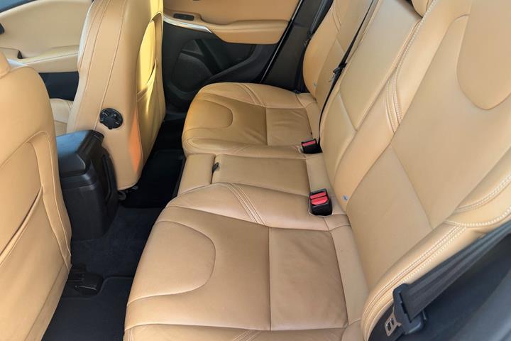 Hvid Volvo V40 CC fra 2018