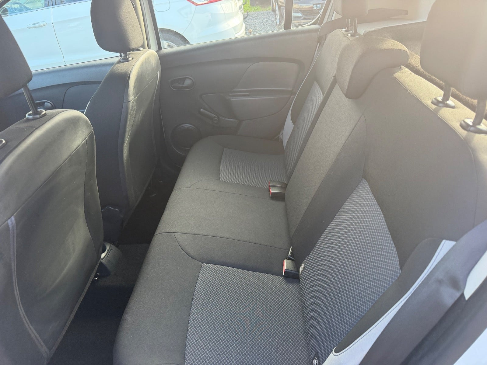 Hvid Dacia Sandero fra 2016