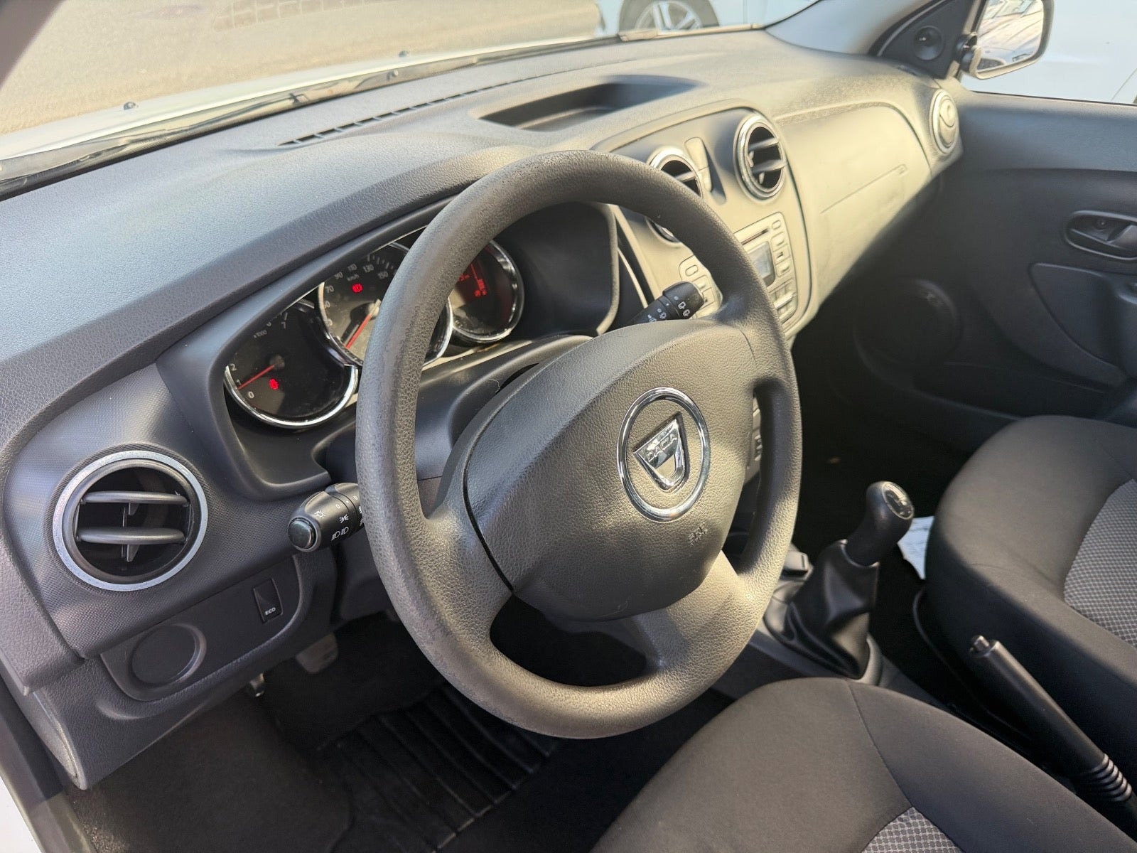 Hvid Dacia Sandero fra 2016