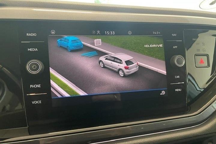 Grå VW Polo fra 2021