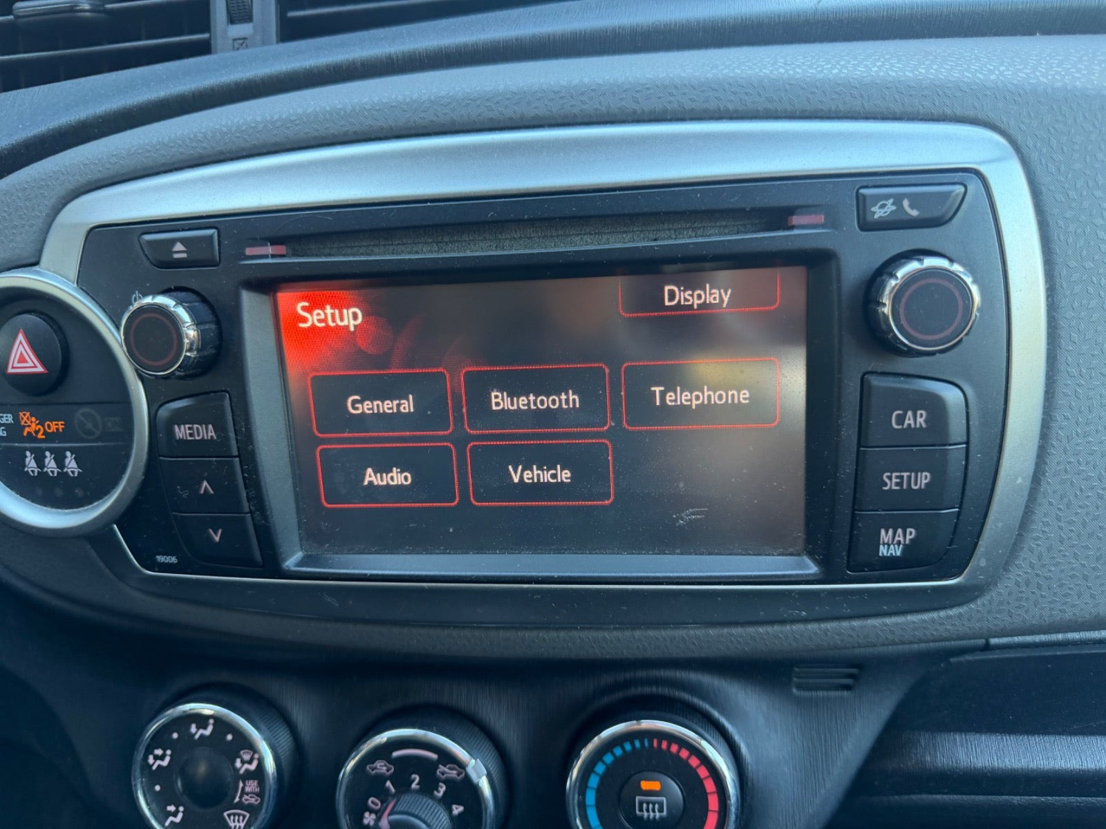 Grøn Toyota Yaris fra 2012