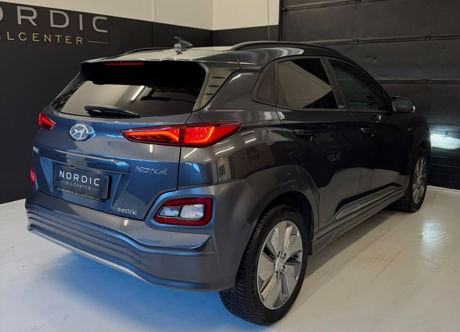 Grå Hyundai Kona fra 2021