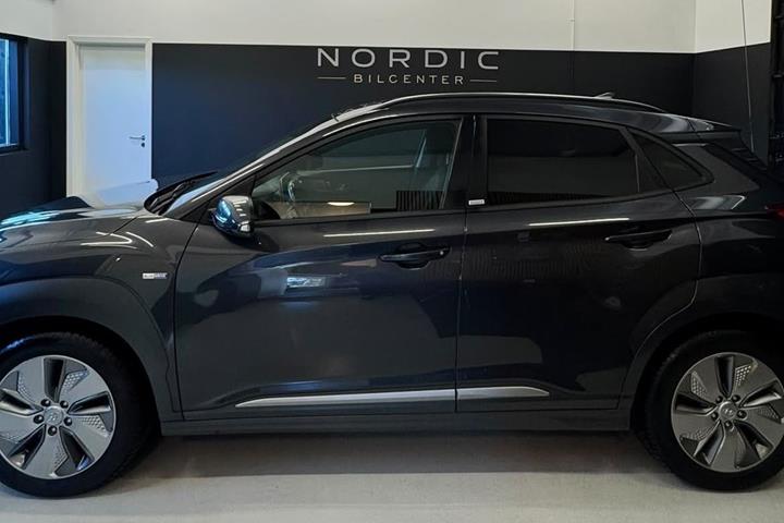 Grå Hyundai Kona fra 2021