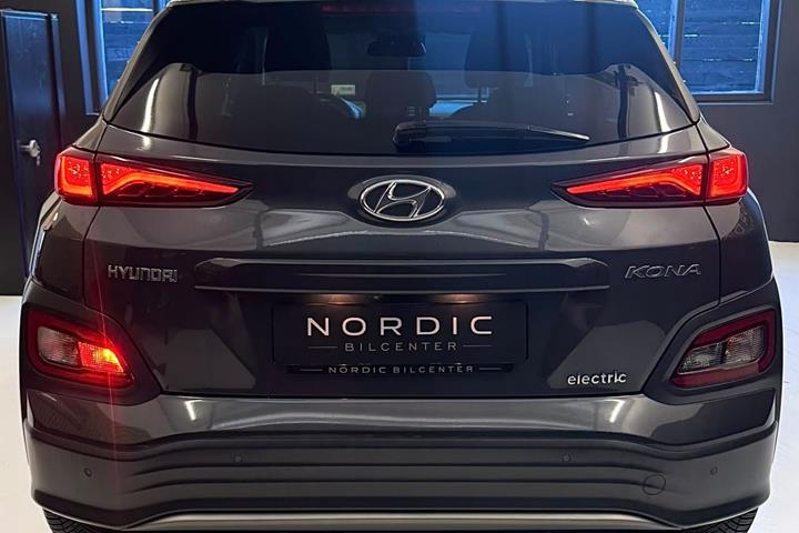 Grå Hyundai Kona fra 2021