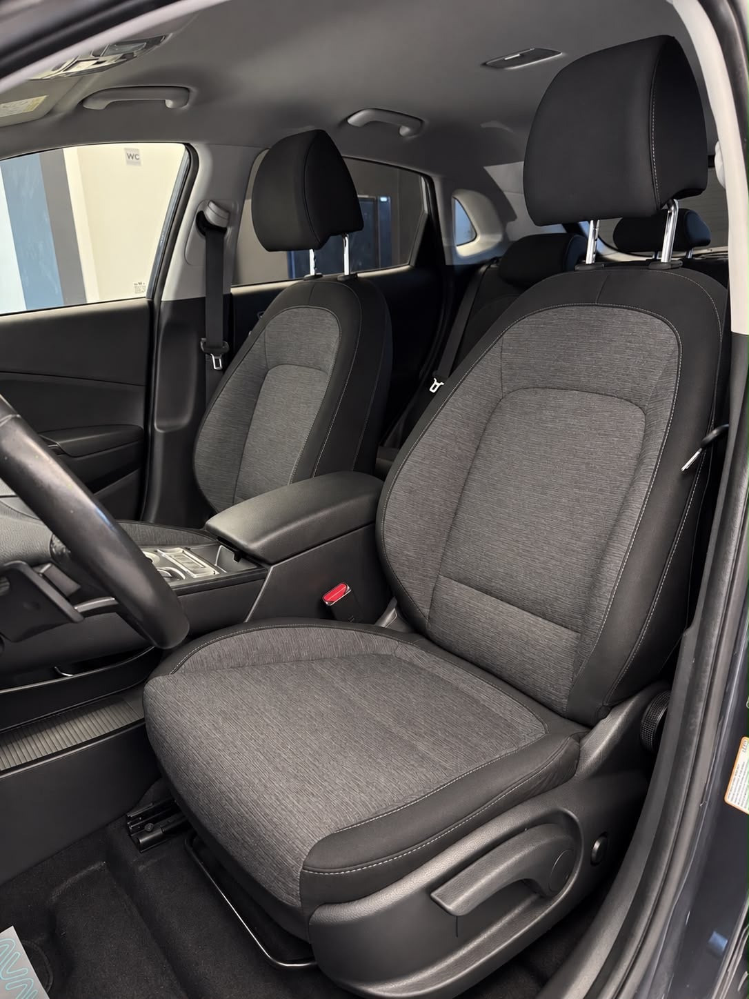 Grå Hyundai Kona fra 2021