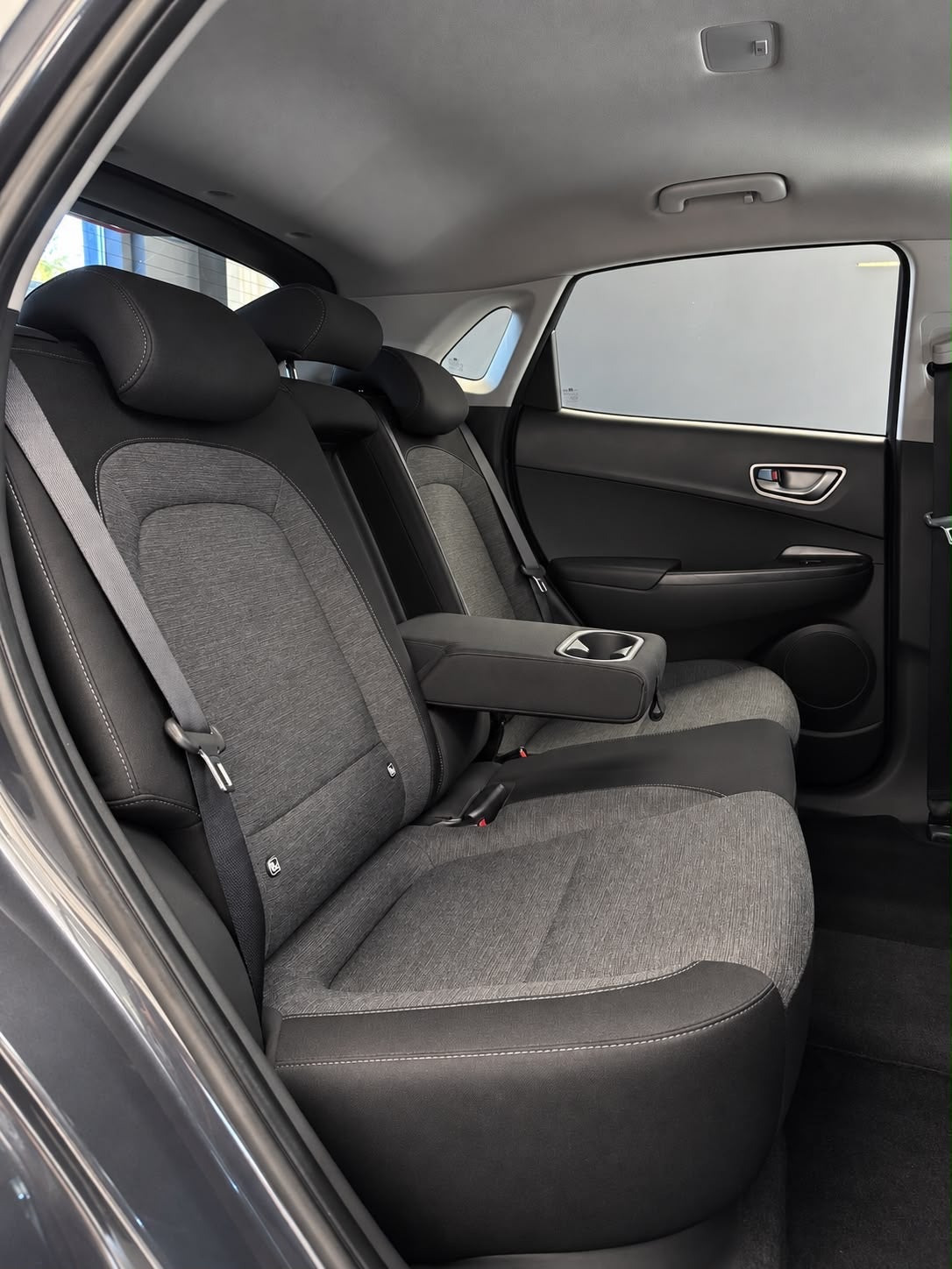 Grå Hyundai Kona fra 2021