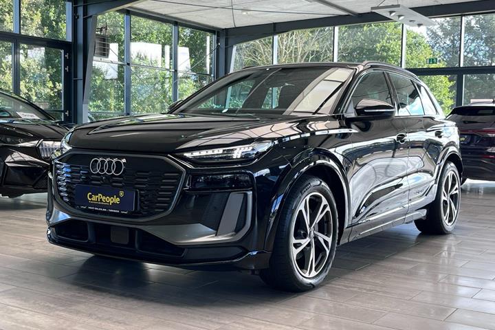 Sort Audi Q6 e-tron fra 2025