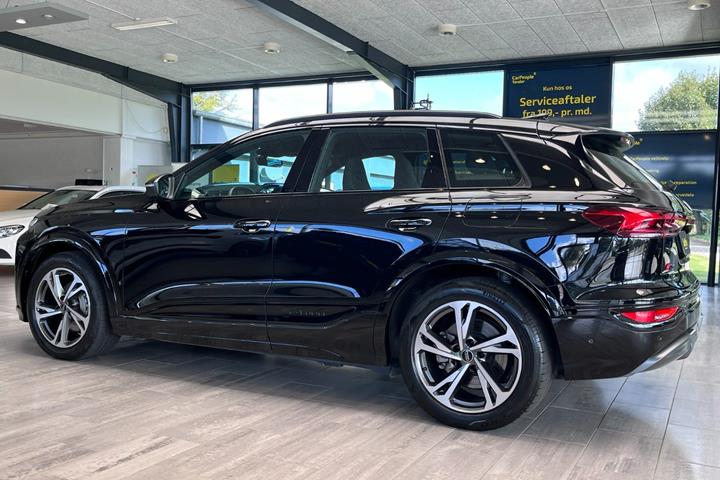 Sort Audi Q6 e-tron fra 2025