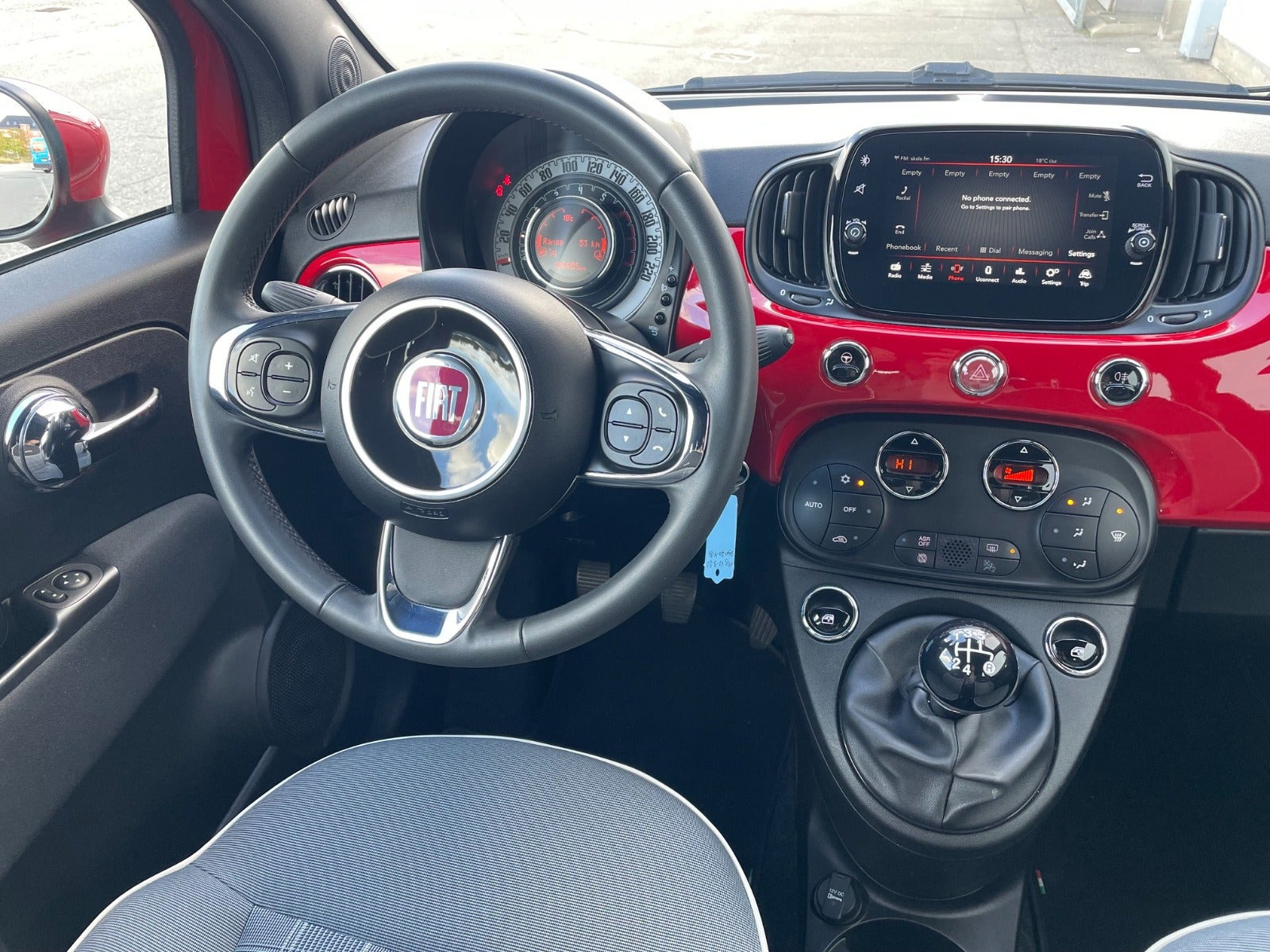 Rød Fiat 500C fra 2020