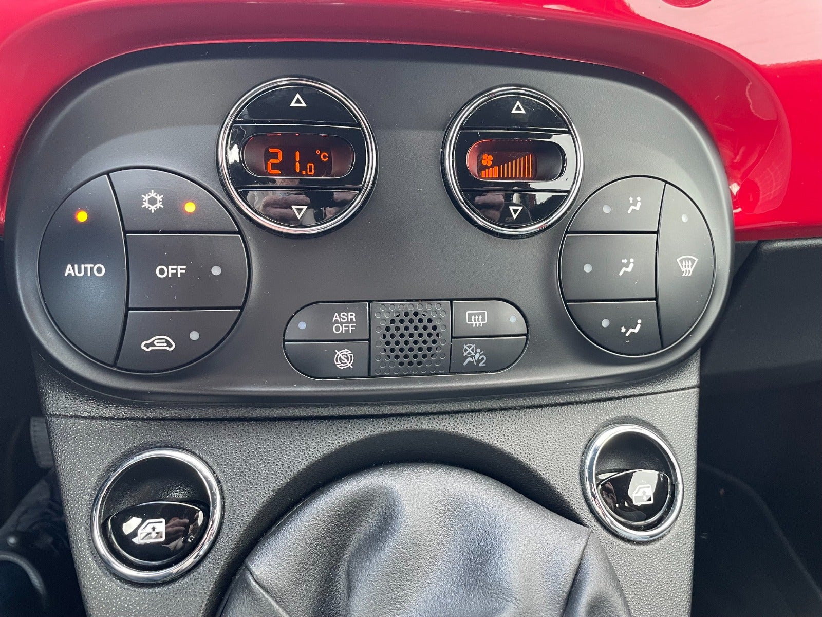 Rød Fiat 500C fra 2020
