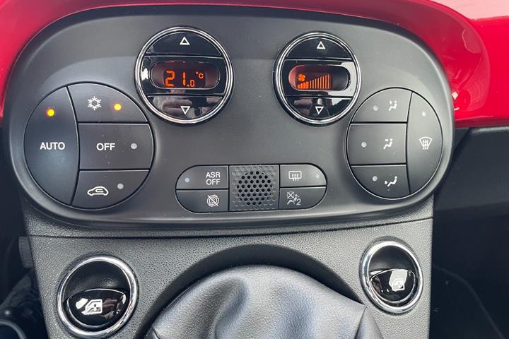 Rød Fiat 500C fra 2020