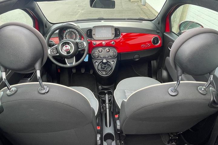Rød Fiat 500C fra 2020