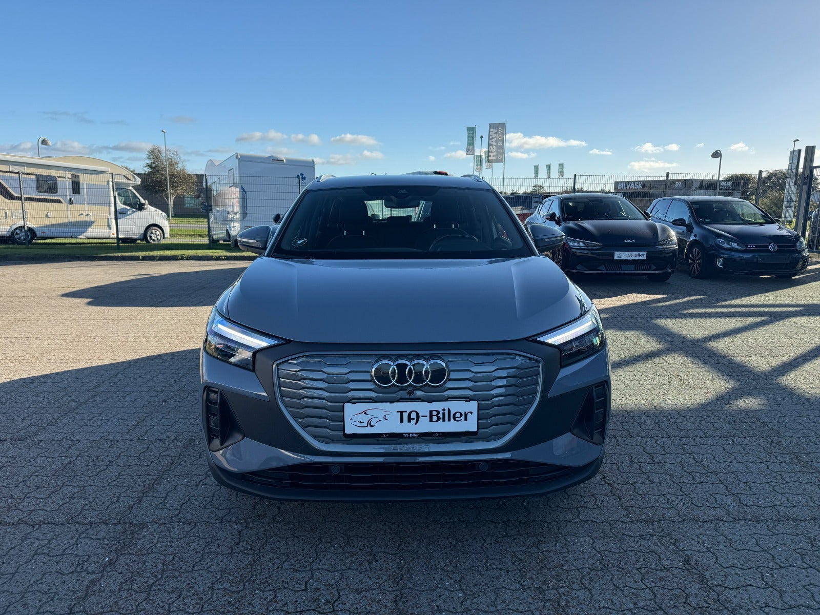 Grå Audi Q4 e-tron fra 2022