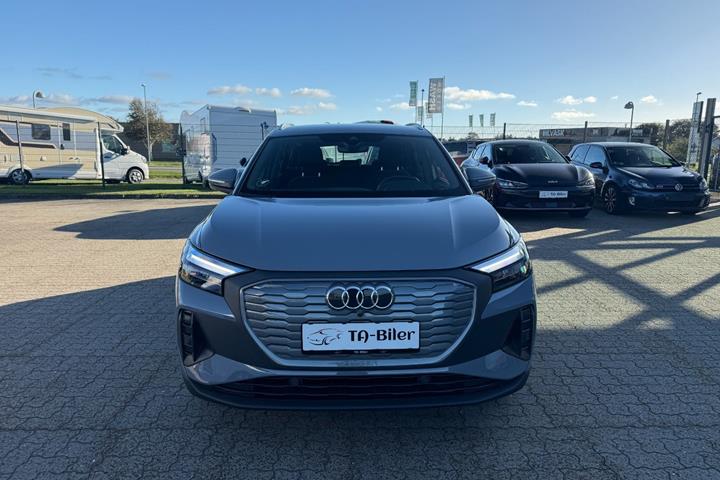 Grå Audi Q4 e-tron fra 2022