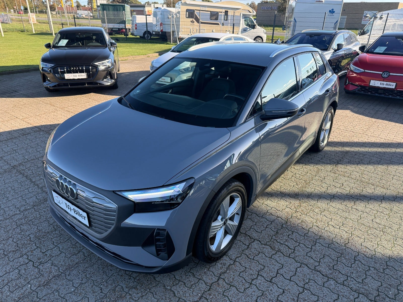 Grå Audi Q4 e-tron fra 2022