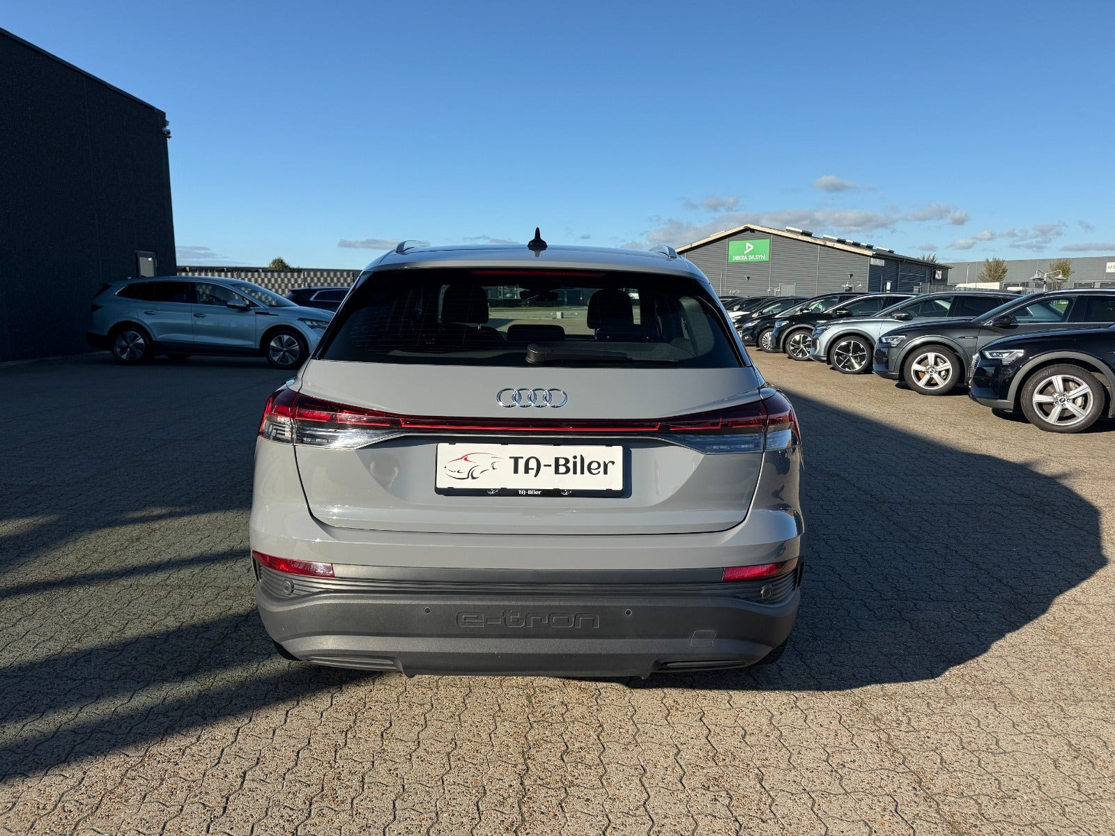 Grå Audi Q4 e-tron fra 2022