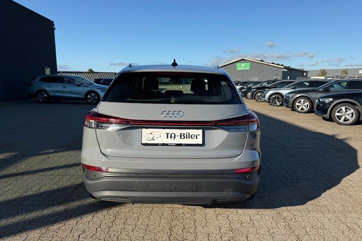 Grå Audi Q4 e-tron fra 2022