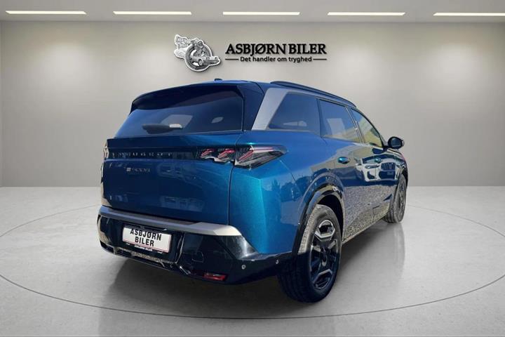 Blå Peugeot e-5008 fra 2025
