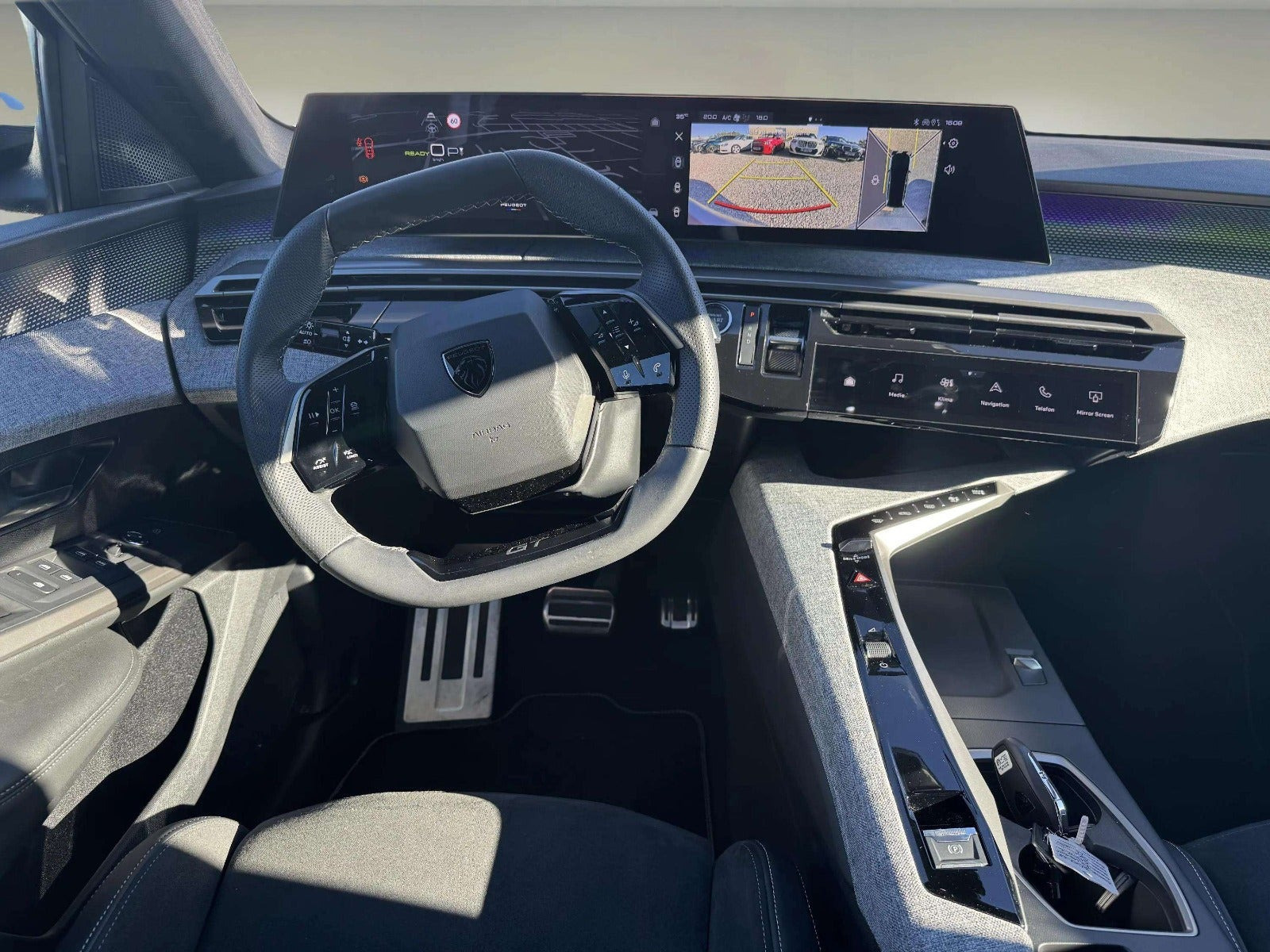 Blå Peugeot e-5008 fra 2025