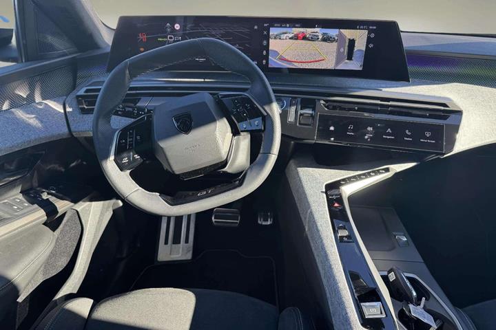 Blå Peugeot e-5008 fra 2025