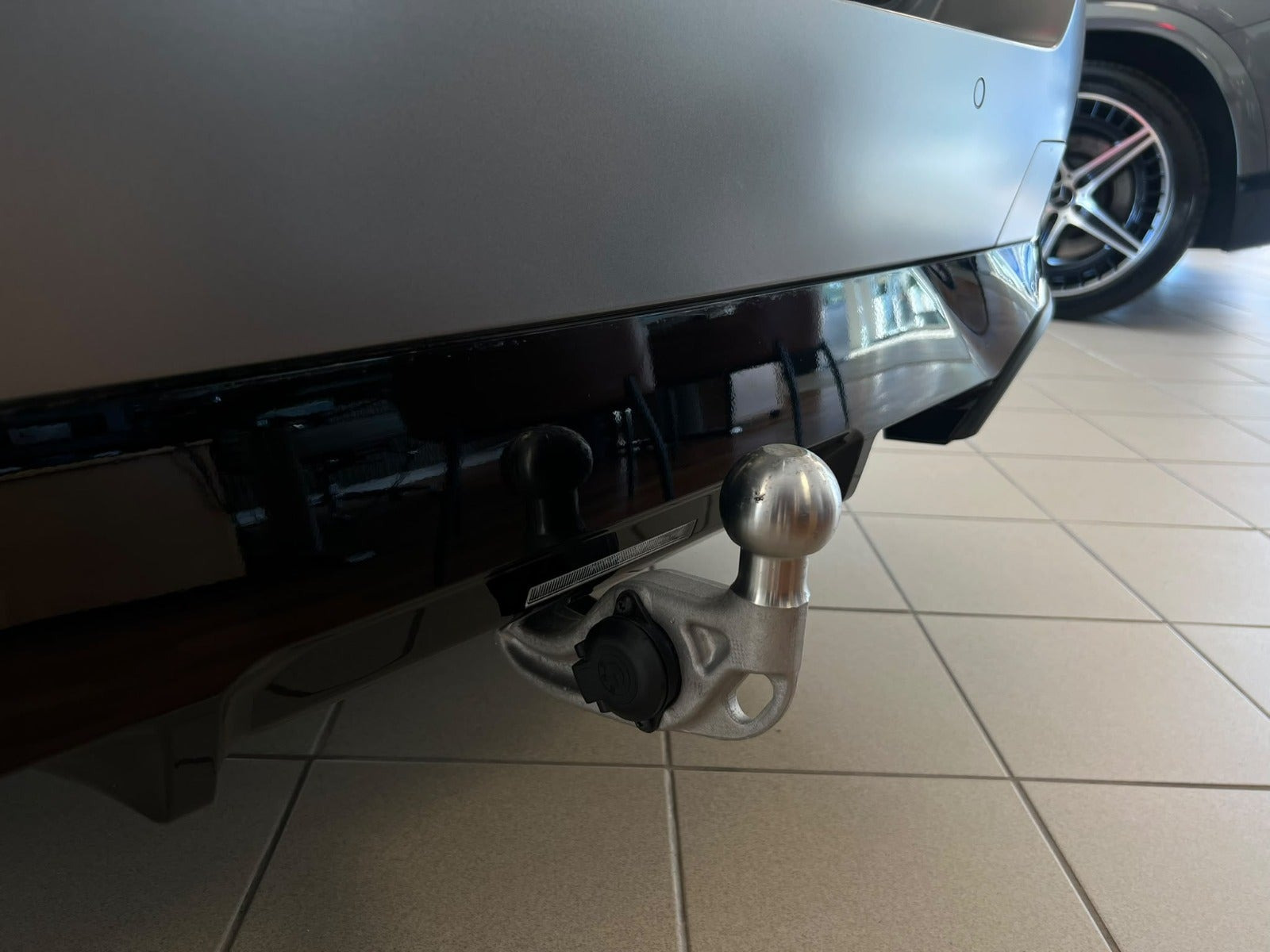 Grå BMW i5 fra 2024