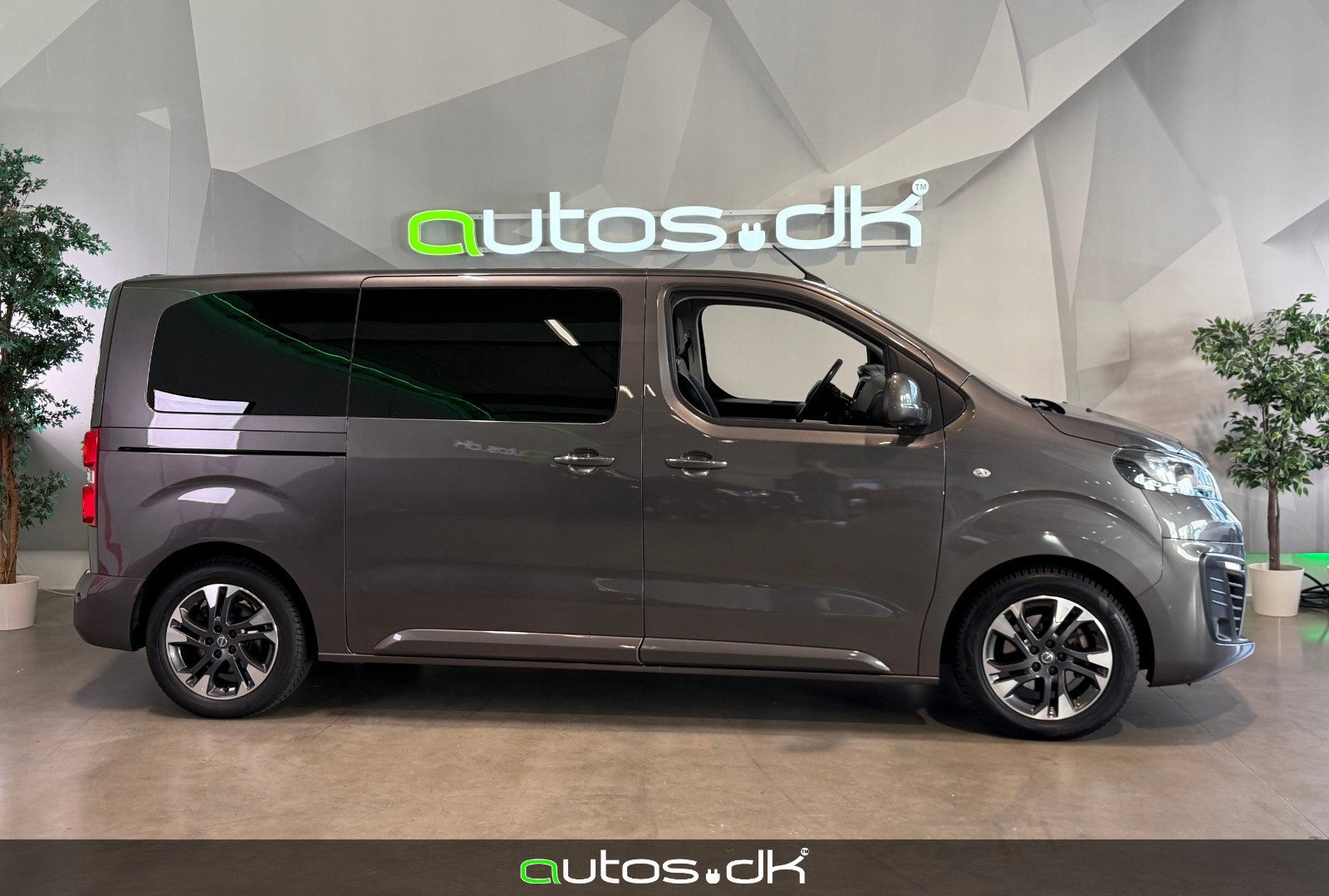 Grå Opel Zafira-e Life fra 2021