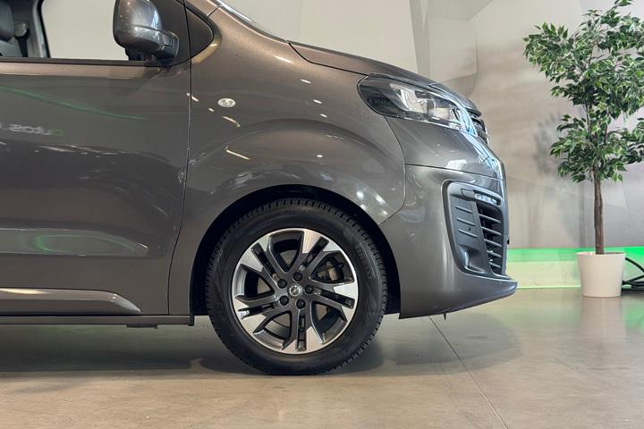 Grå Opel Zafira-e Life fra 2021