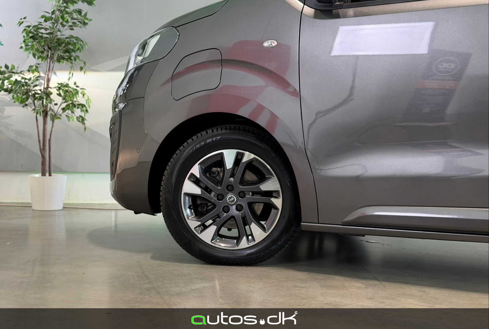Grå Opel Zafira-e Life fra 2021