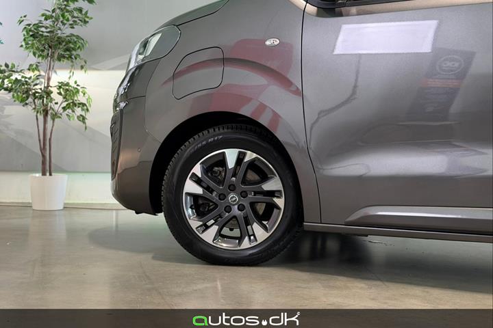 Grå Opel Zafira-e Life fra 2021