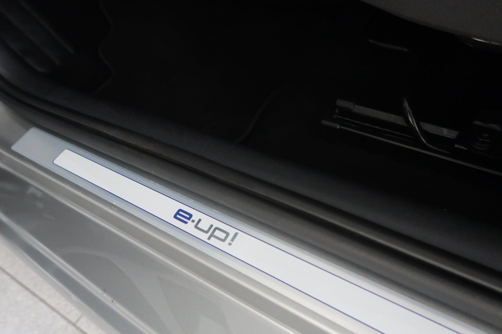 Grå VW E-UP! fra 2023