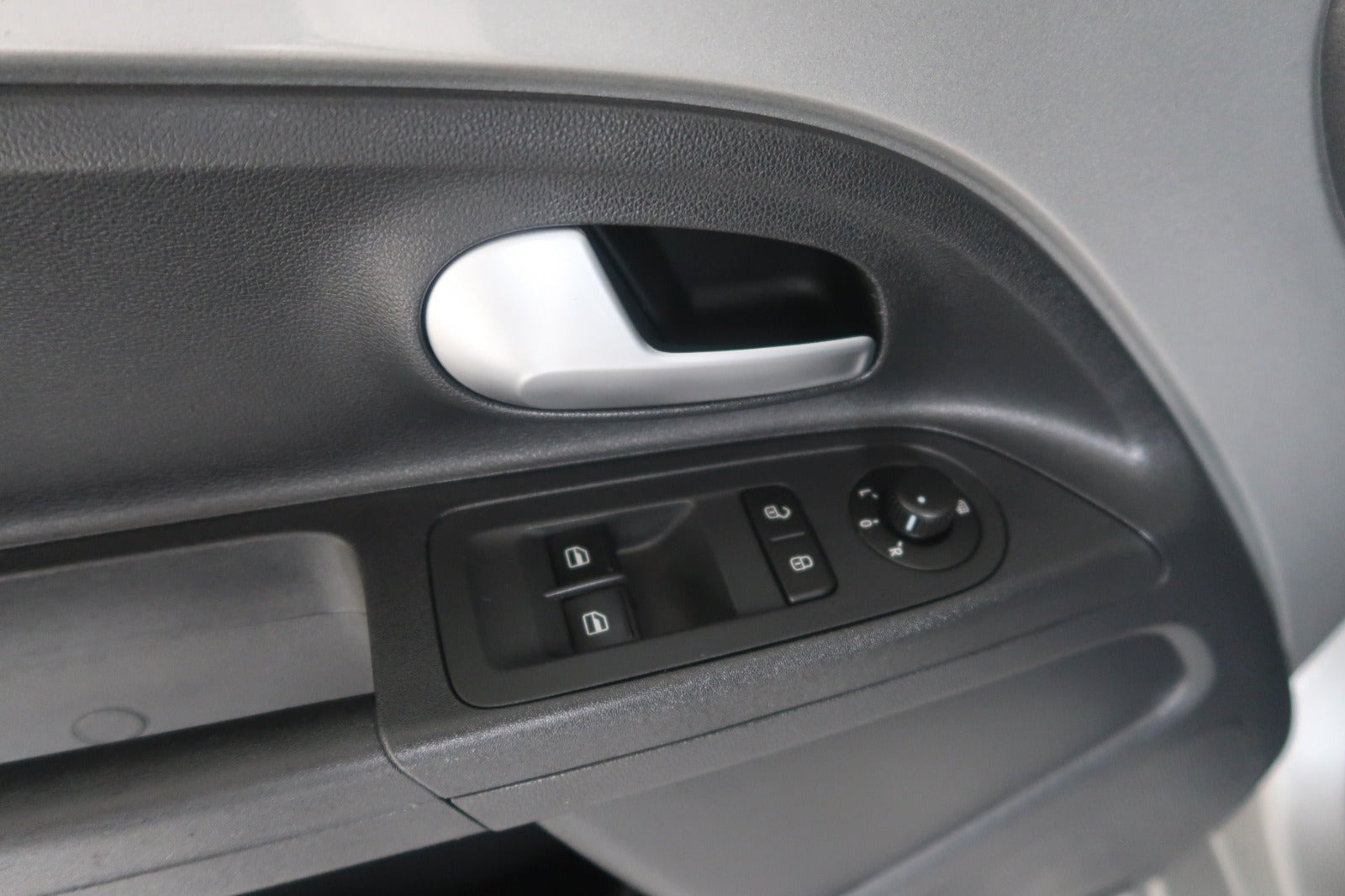 Grå VW E-UP! fra 2023