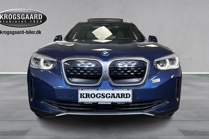 Blå BMW iX3 fra 2021