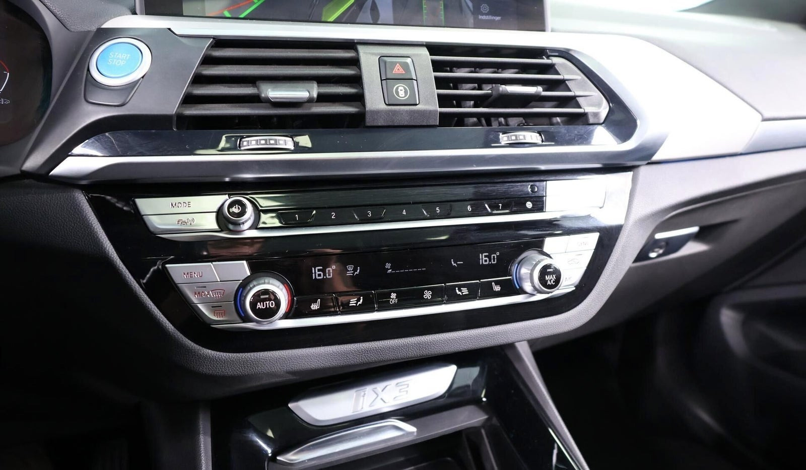 Blå BMW iX3 fra 2021
