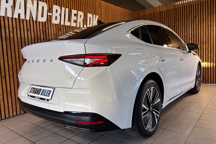 Hvid Skoda Enyaq fra 2025