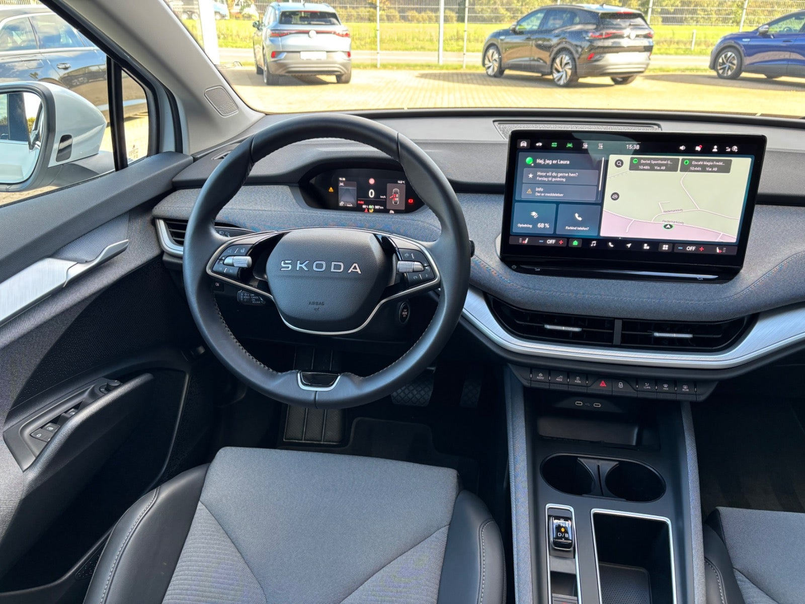Hvid Skoda Enyaq fra 2025