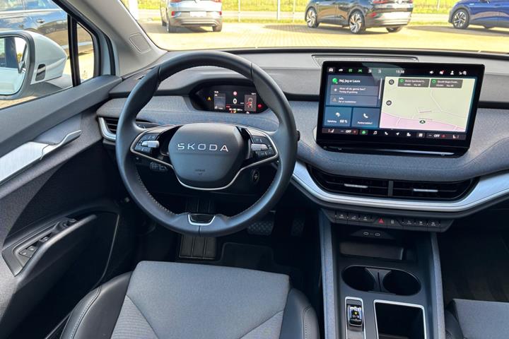 Hvid Skoda Enyaq fra 2025
