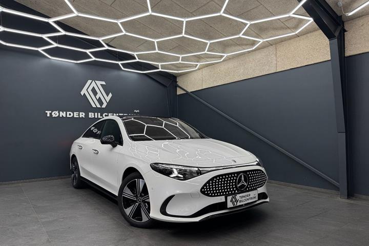 Hvid Mercedes CLA250+ fra 2025