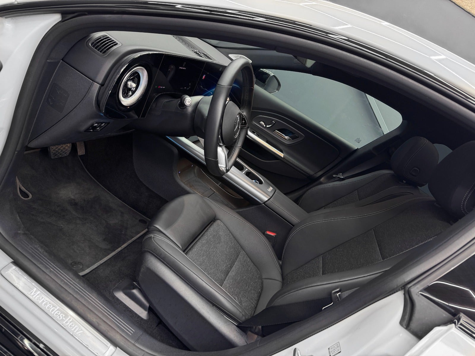 Hvid Mercedes CLA250+ fra 2025