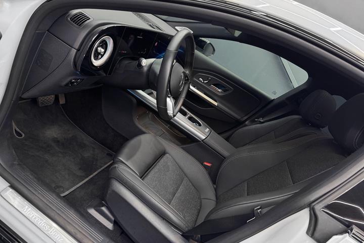 Hvid Mercedes CLA250+ fra 2025