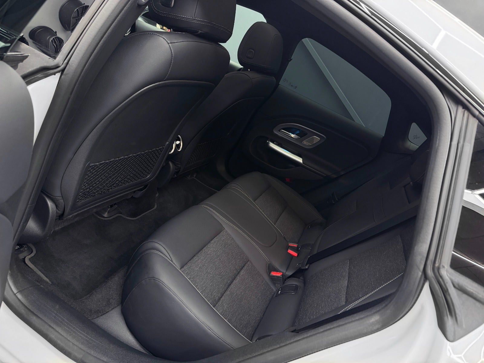 Hvid Mercedes CLA250+ fra 2025