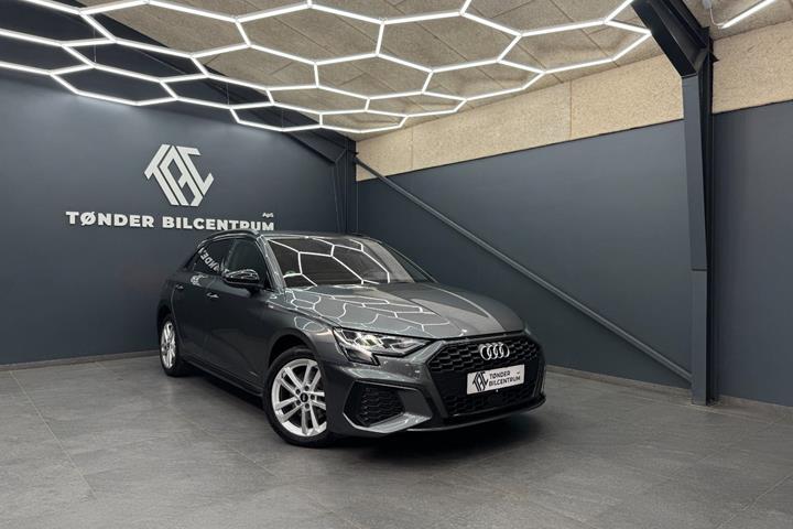 Grå Audi A3 fra 2023