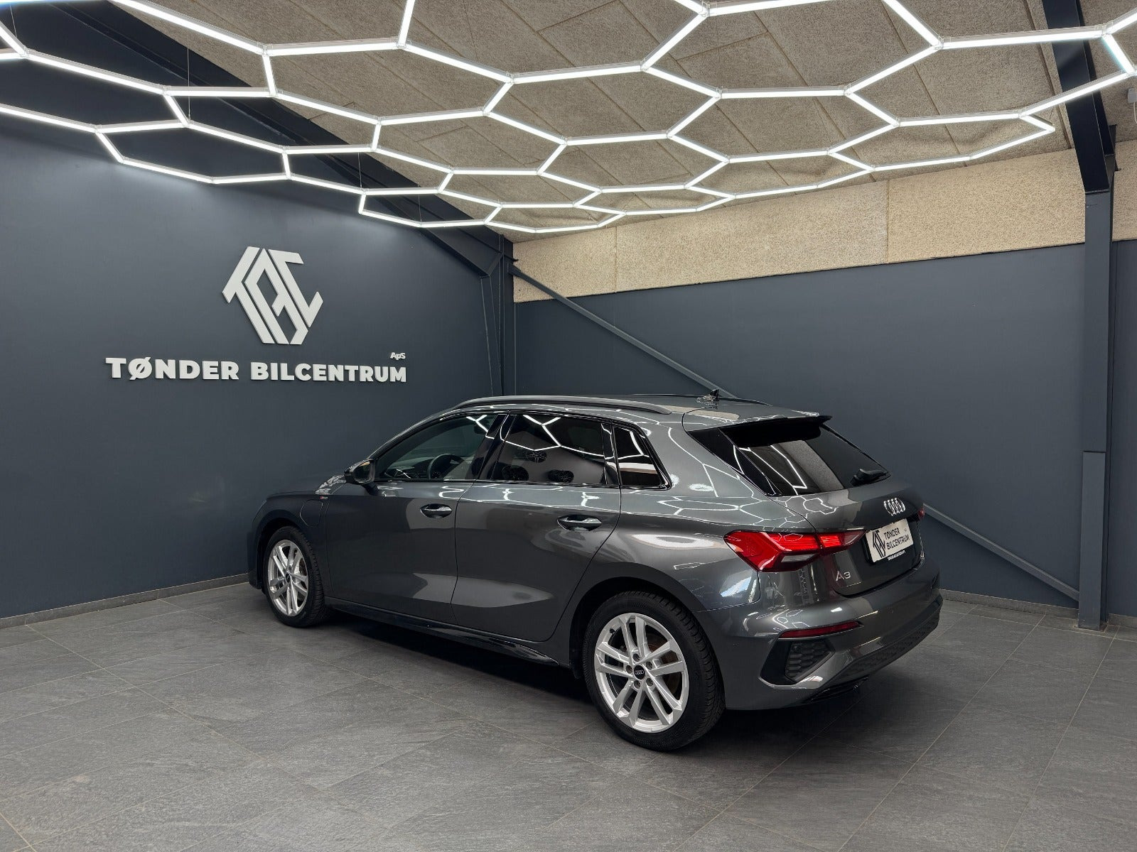 Grå Audi A3 fra 2023