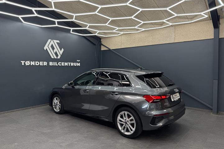Grå Audi A3 fra 2023