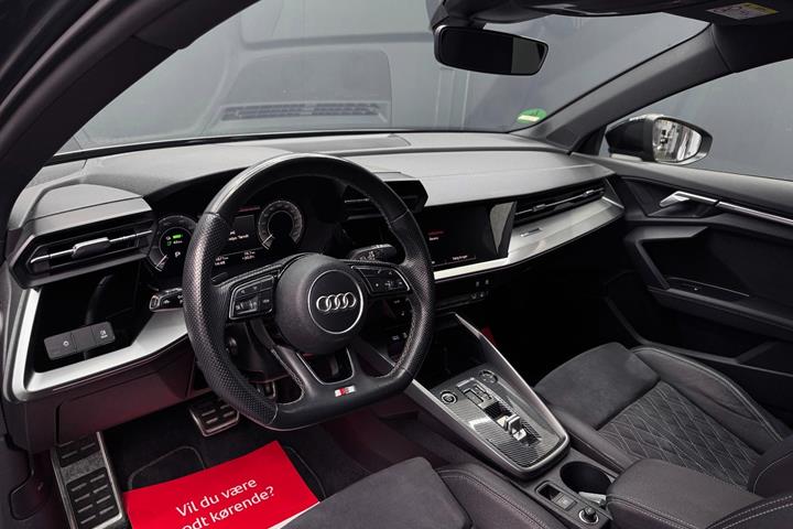 Grå Audi A3 fra 2023