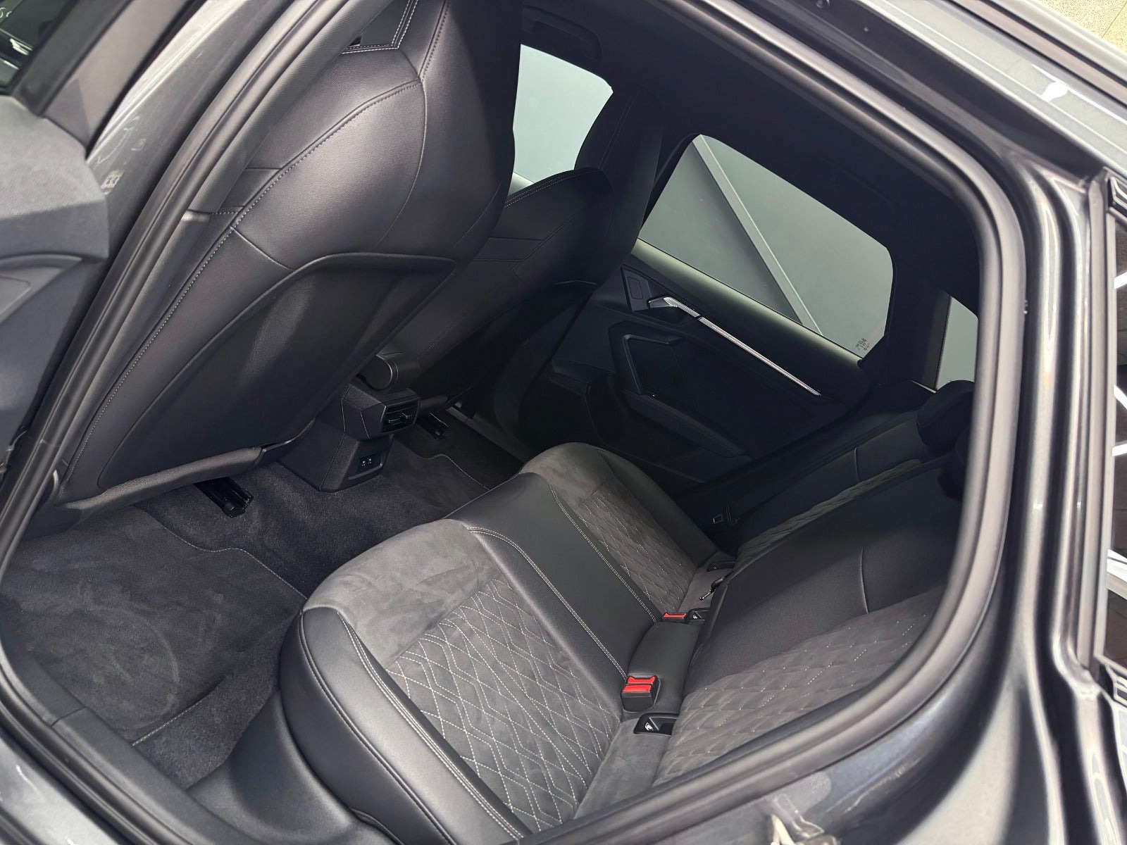 Grå Audi A3 fra 2023