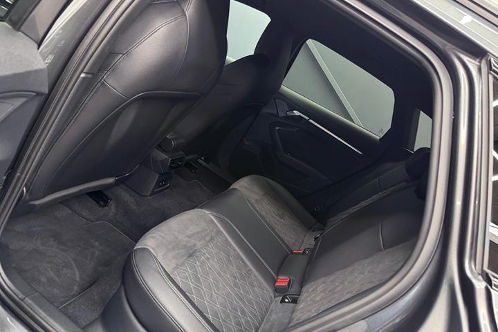 Grå Audi A3 fra 2023