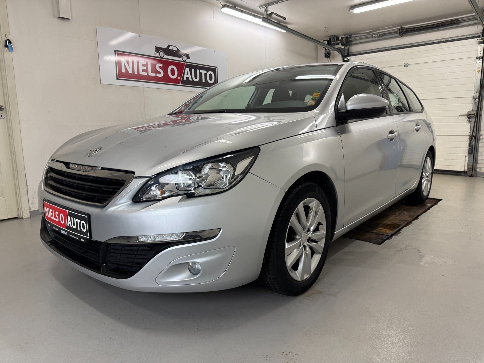 Sølv Peugeot 308 fra 2014